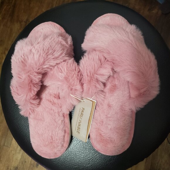 Parlovable Slippers - Picture 1 of 7